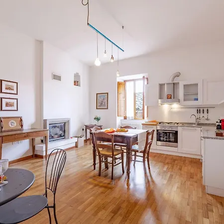 Italian Experience-la Casa Sui Tetti 4 * Sarnano
